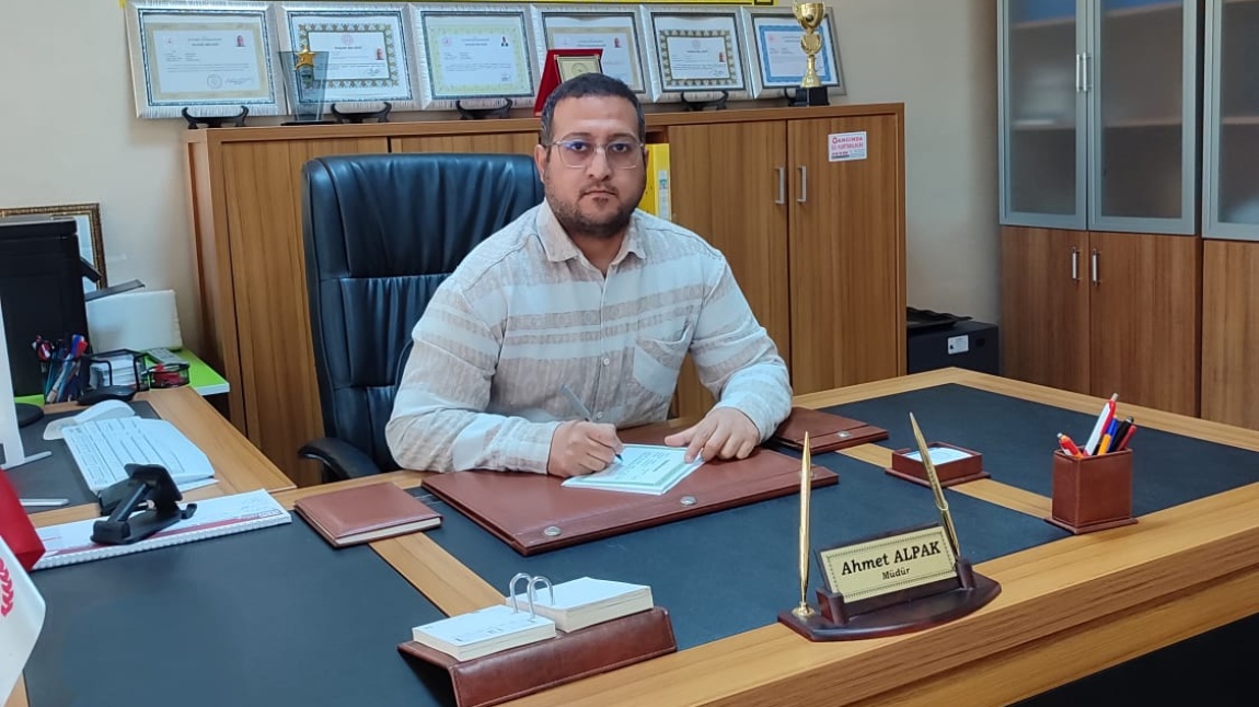 Uzman Öğretmen Ahmet ALPAK - Müdür